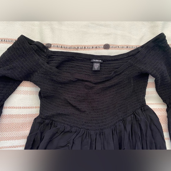 Torrid Off The Shoulder Blouse - Picture 2 of 3